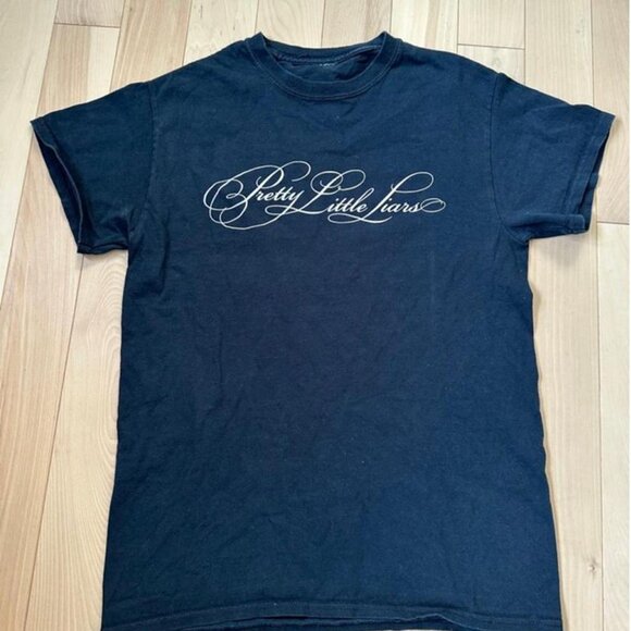 Vintage Pretty Little Liars promo tee. - Picture 4 of 5